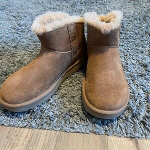 Women's UGG Mini boot